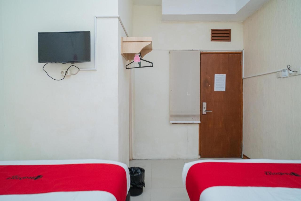 Hotel Reddoorz Near Terminal Arjosari 2 2*