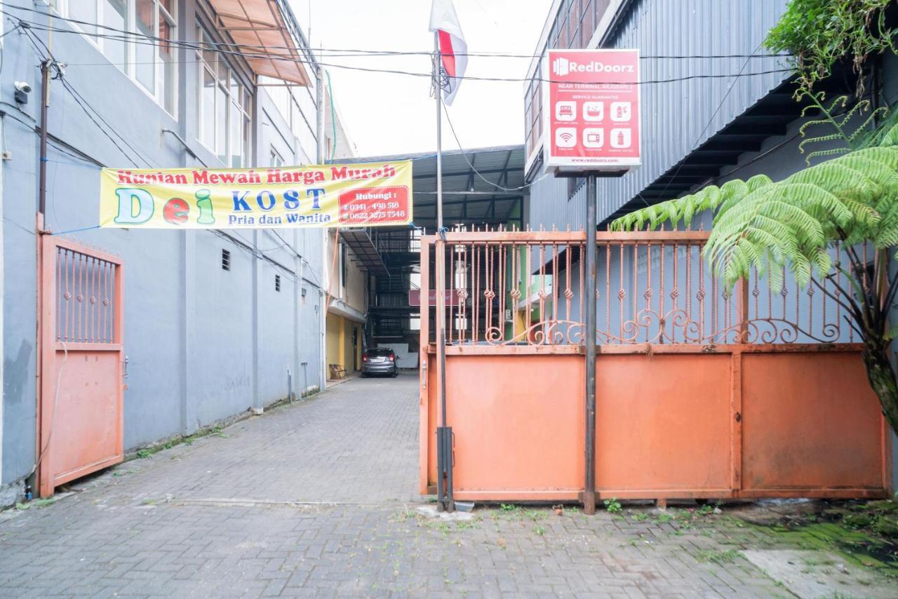 Hotel Reddoorz Near Terminal Arjosari 2 2*