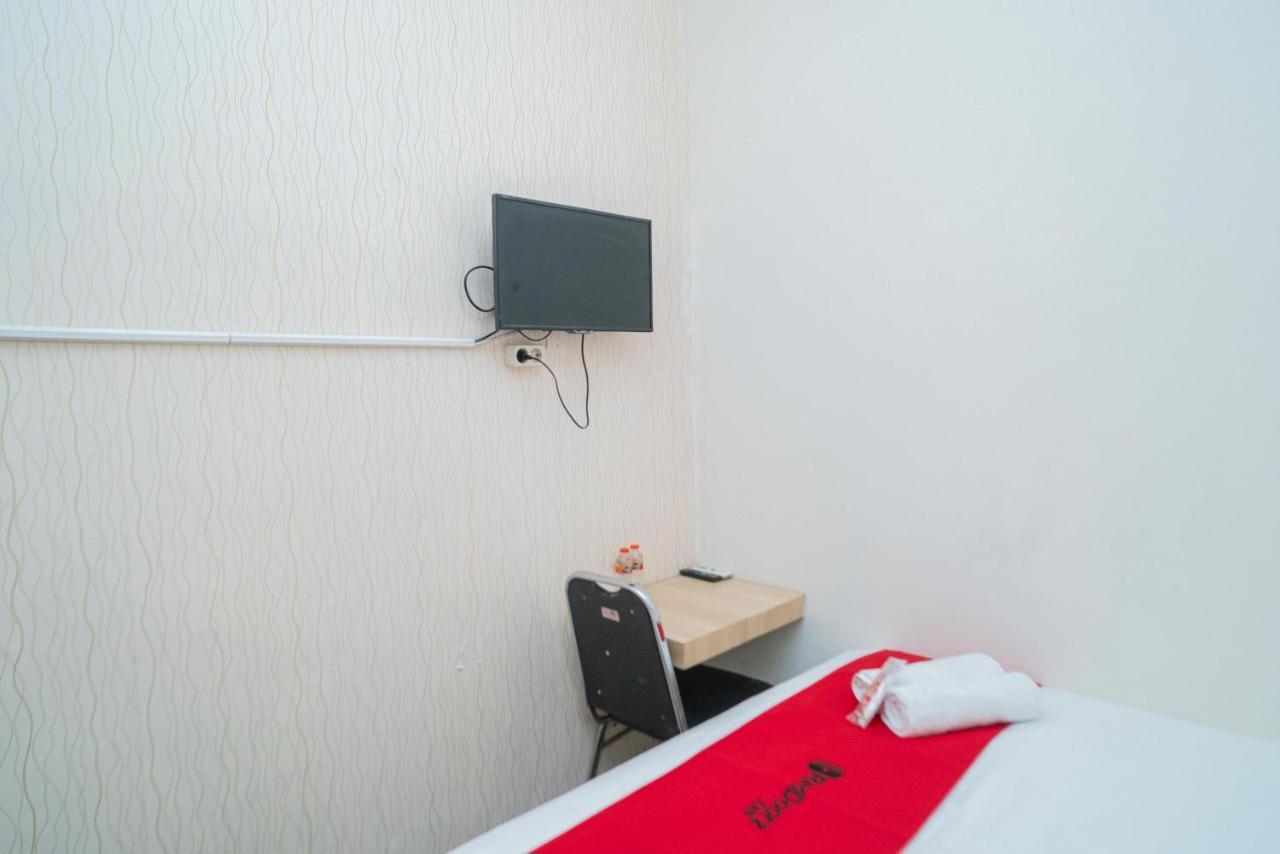Hotel Reddoorz Near Terminal Arjosari 2