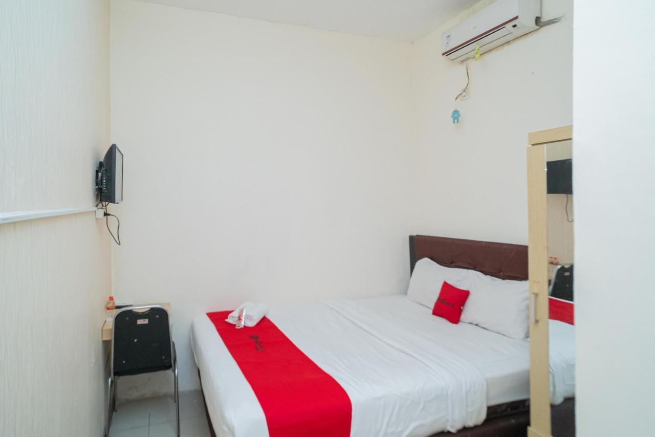 Hotel Reddoorz Near Terminal Arjosari 2 2*