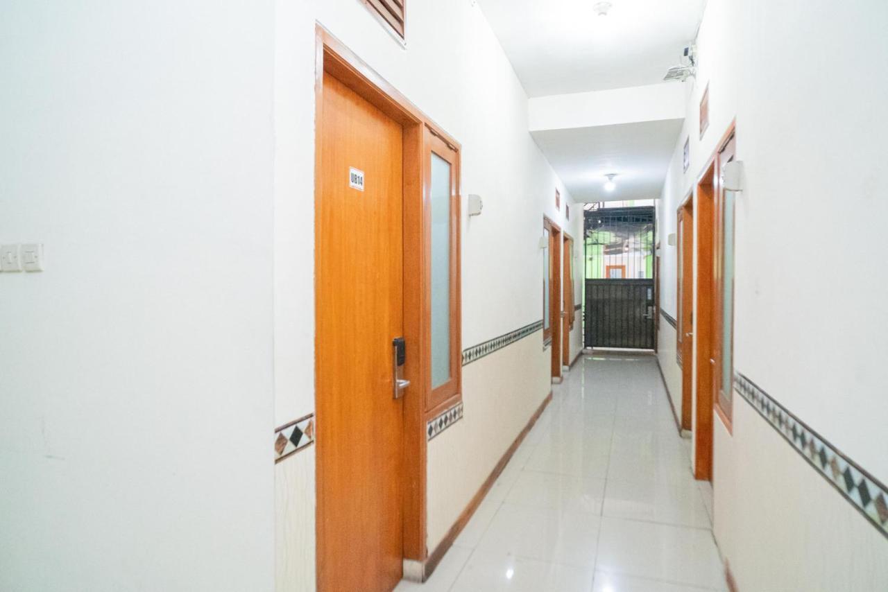Hotel Reddoorz Near Terminal Arjosari 2